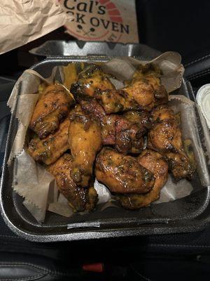 Small order of wings with gold fever sauce