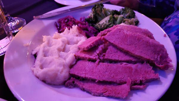 Corned Beef, mashed potatoes and veggies