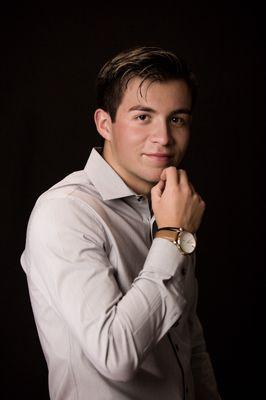 A writers headshot at Webinet Studio