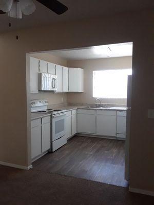 2 bedroom 2 bathroom - kitchen - stove side