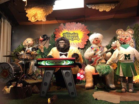 Amazing animatronic show