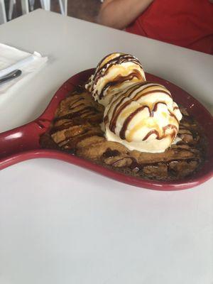 Chocolate chip cookie skillet