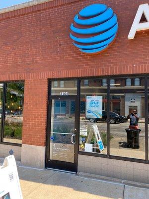 AT&T store at 3106 S Grand Blvd, Saint Louis MO