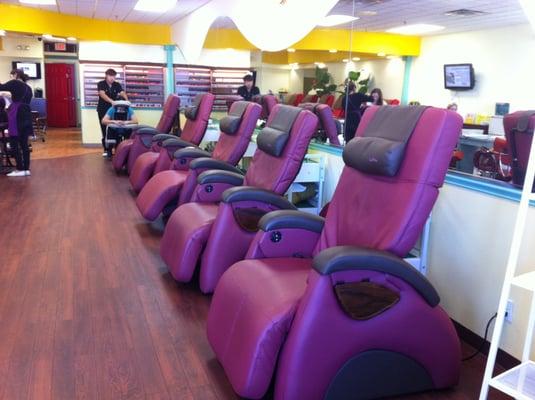 Enjoy relaxing massage chair while waiting for the turn, or can also do manicure and other service.