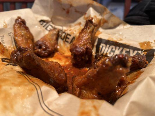 Six wings w/ Texas Hot (spicy BBQ & Buffalo sauce)