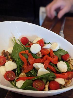 Spinach and mozzarella salad