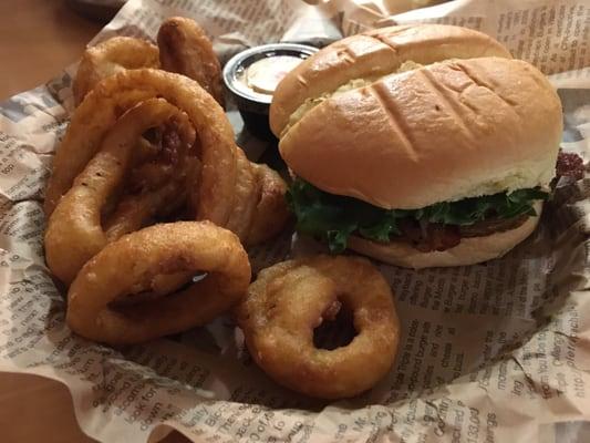 A bacon burger with onion rings