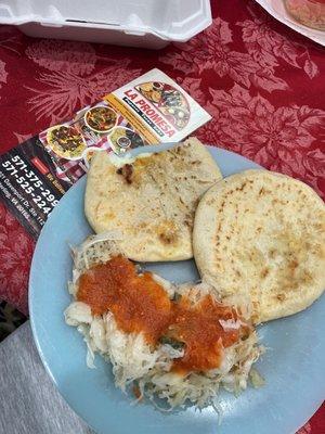 Pupusas de Chicharron con Queso