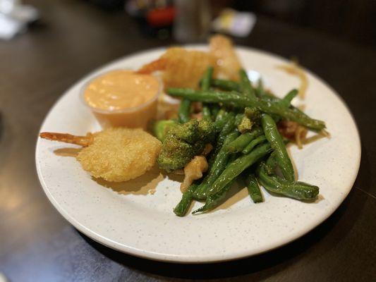 Green beans, fried shrimp, and spicy Mayo.