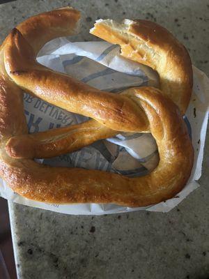 Regular pretzel