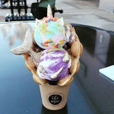 I got the unimaid!! It has an original waffle w/ vanilla unicorn and ube/ taro ice cream. ‍