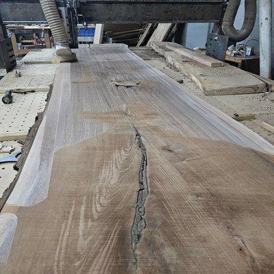 Flattening walnut slab