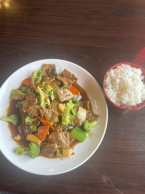 Hunan Beef with typical extra veggies