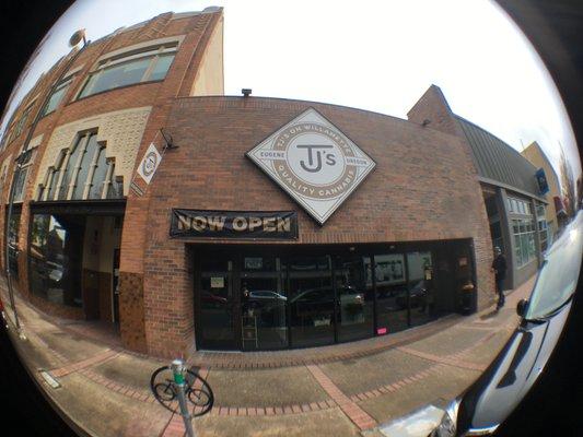 Storefront at 1027 Willamette St.