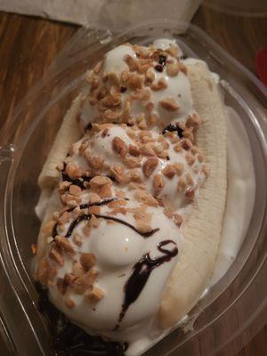 Hot fusge banana split