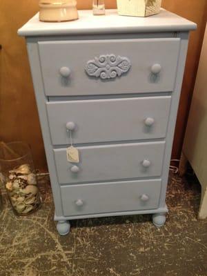 You can find this darling chest  at Ragged Robin!