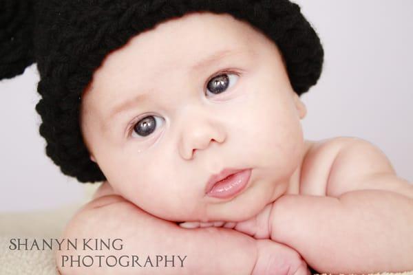 I create hats for children and infants which I bring to every session. Hats can also be purchased!