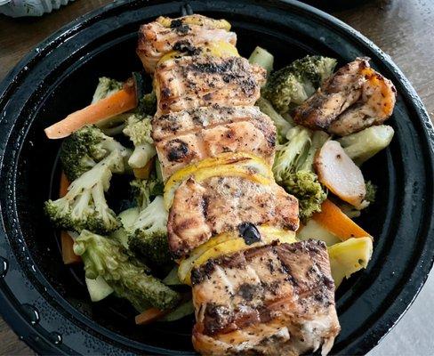 Salmon Kebab with double veggie sides to go