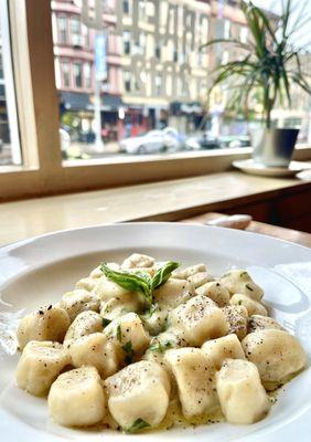 (Special) Homemade Potato Gnocchi cacio e pepe