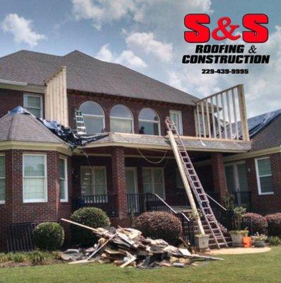 S & S Roofing & Construction