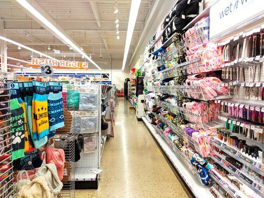 Five Below, Moorestown -- interior