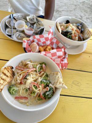 Mussels, cheese curds, chicken Alfredo pasta & seafood pasta