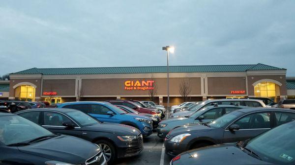 GIANT Pharmacy