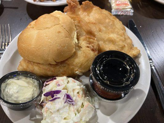 Fish Sandwich w/ fresh Cole Slaw