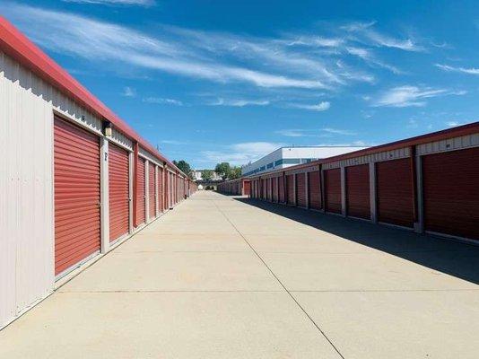 Storage Depot offers wide aisles.