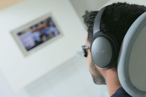 Noise canceling Bose headphones with ceiling TVs