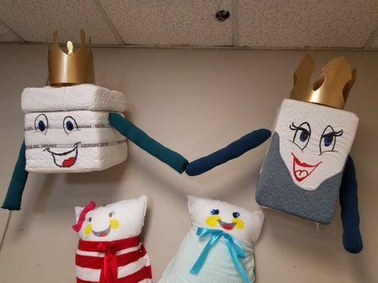 Mattress King, Mattress Queen and twin pillows for the kids to enjoy!!!