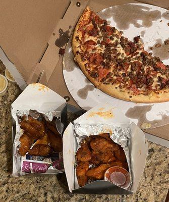 TNT Pizza and Wings