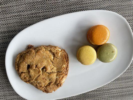 Salted caramel cookie and macarons