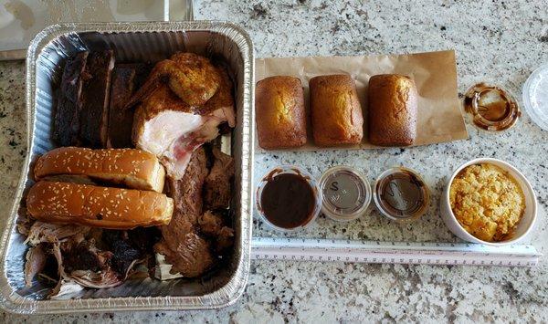 JUDGE'S SAMPLER Meat, Sides, BBQ Sauce