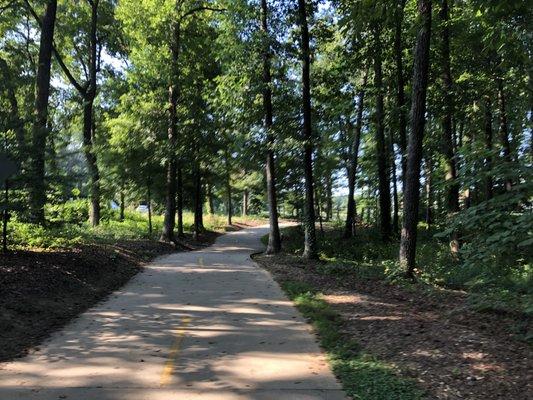 Dunwoody Trailway loops around the park perimeter.