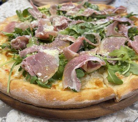 Prosciutto e Arugula Pizza with Caramelized onions, Parmesano Reggiano and Extra virgin olive oil