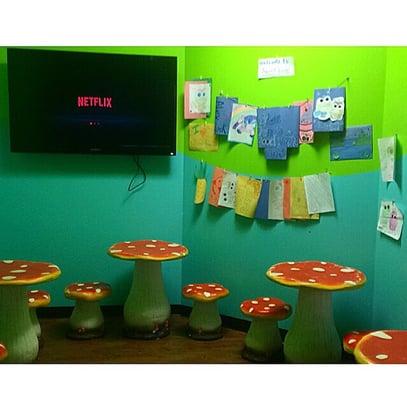 This place has over 50 toppings, a mushroom room and Netflix ?? Need I say more??