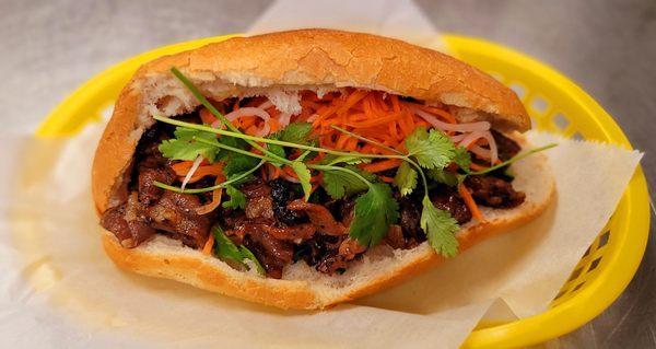 Bánh mì Thịt Nướng (Vietnamese Sandwich with Grill Pork)