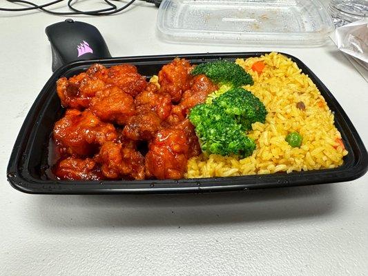 General Tso's Chicken Combination Platter