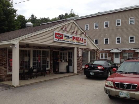 Front porch at Wilton House of Pizza