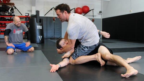 No-gi instructor Clement Shields demonstrates a gogoplata.