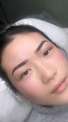 Perfect eyebrow shape to enhance her beauty