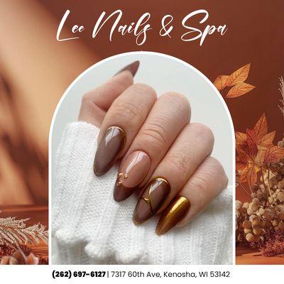 Embrace the autumn season with this stunning fall-inspired nail design!  The perfect way to show off your love for the changing leaves.