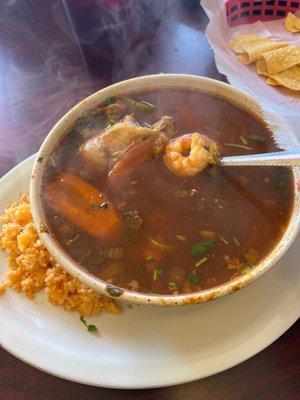 Caldo de Pescado y Cameron. Fish and shrimp soup.