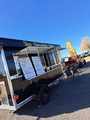 Los Sanchez Food Truck when on Lohman Ave.