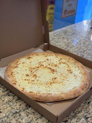 Bianco Pizza  
(Garlic, Mozzarella & Ricotta and Parmesan Cheese).