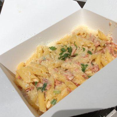 Tagliatelle with salmon cream sauce, substitute with gluten free penne