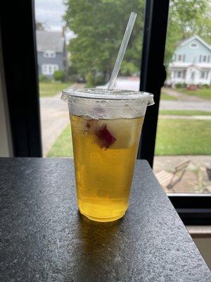 Oolong tea with orchid ice cubes