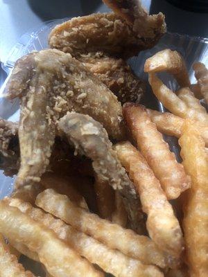 3 Chicken Wings with French Fries