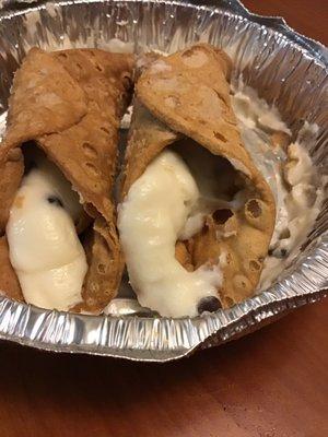 This is the cannoli that you actually get!  I ask every time to fill the cannoli... VERY disappointed!